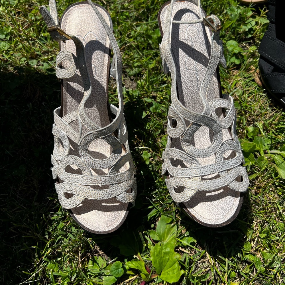 High heel shoes size 8